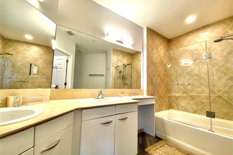 Copropriété à louer à Hallandale Beach, Floride: 3 chambres, 134.71 m2 № 2154398 - photo 18