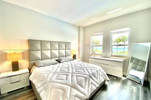 Copropriété à louer à Hallandale Beach, Floride: 3 chambres, 134.71 m2 № 2154398 - photo 14