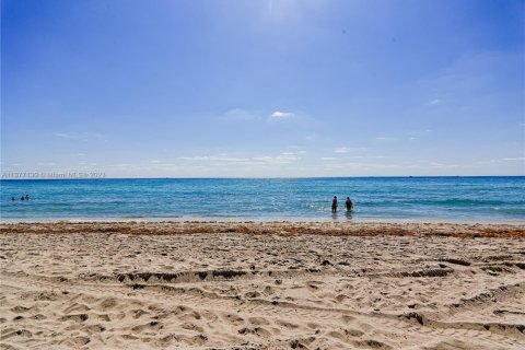 Copropriété à louer à Hallandale Beach, Floride: 3 chambres, 134.71 m2 № 2154398 - photo 22