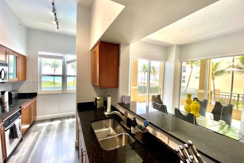 Copropriété à louer à Hallandale Beach, Floride: 3 chambres, 134.71 m2 № 2154398 - photo 9