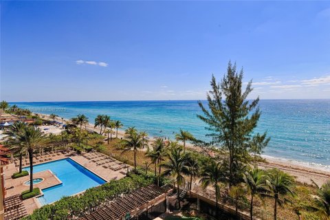 Copropriété à louer à Hallandale Beach, Floride: 3 chambres, 134.71 m2 № 2154398 - photo 29