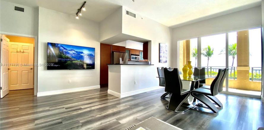 Condo à Hallandale Beach, Floride, 3 chambres  № 2154398