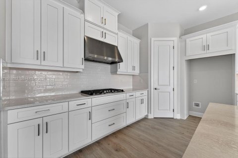 House in Punta Gorda, Florida 3 bedrooms № 2051358 - photo 2