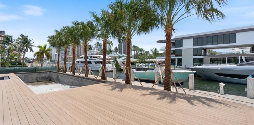House in Fort Lauderdale, Florida 6 bedrooms, 624.77 sq.m. № 1178176