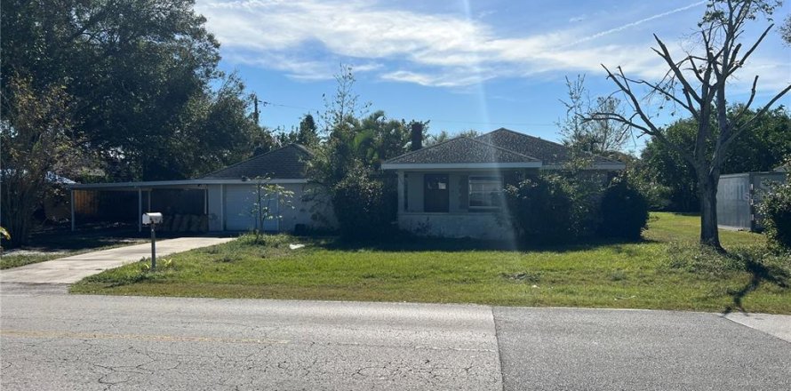 House in Saint Petersburg, Florida 3 bedrooms, 159.98 sq.m. № 1535029