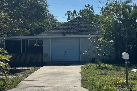 House in Saint Petersburg, Florida 3 bedrooms, 159.98 sq.m. № 1535029 - photo 8