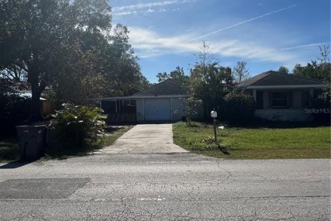 House in Saint Petersburg, Florida 3 bedrooms, 159.98 sq.m. № 1535029 - photo 7