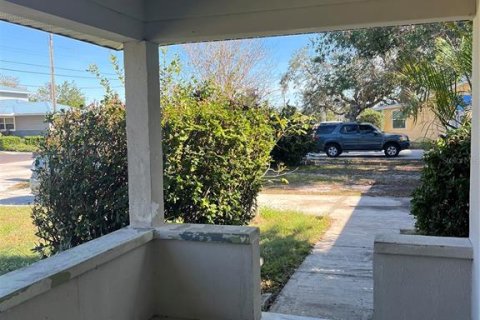 House in Saint Petersburg, Florida 3 bedrooms, 159.98 sq.m. № 1535029 - photo 30