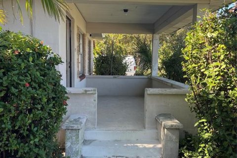 House in Saint Petersburg, Florida 3 bedrooms, 159.98 sq.m. № 1535029 - photo 26
