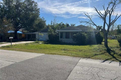 House in Saint Petersburg, Florida 3 bedrooms, 159.98 sq.m. № 1535029 - photo 2