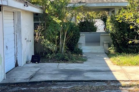 House in Saint Petersburg, Florida 3 bedrooms, 159.98 sq.m. № 1535029 - photo 13