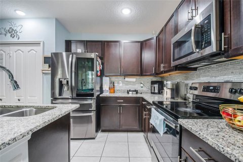 Villa ou maison à vendre à Poinciana, Floride: 3 chambres, 134.24 m2 № 2135077 - photo 13