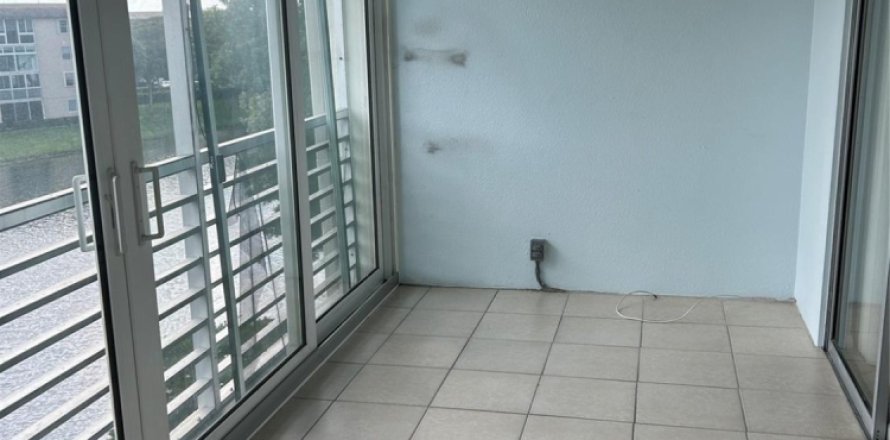 Condominio en Coconut Creek, Florida, 2 dormitorios  № 990527