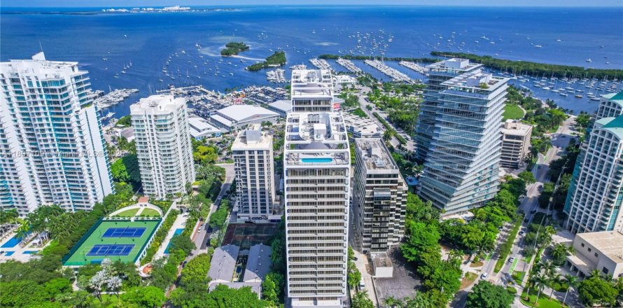 Кондоминиум с 2 спальнями в Майами, Флорида № 1948570