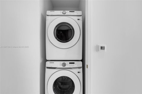 Купить кондоминиум в Майами, Флорида 2 спальни, 97.08м2, № 1948570 - фото 23