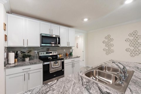 House in Brooksville, Florida 4 bedrooms, 171.5 sq.m. № 2235515 - photo 17