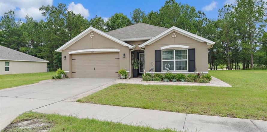 House in Brooksville, Florida 4 bedrooms, 171.5 sq.m. № 2235515