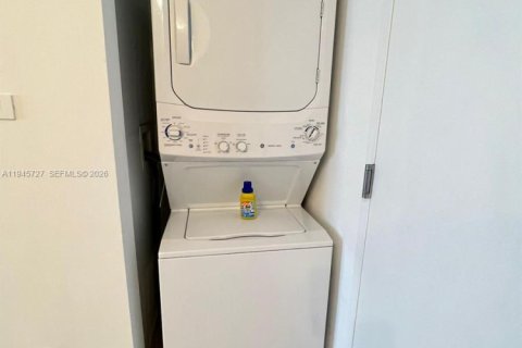 Купить кондоминиум в Халландейл-Бич, Флорида 2 спальни, 95.5м2, № 2002056 - фото 11