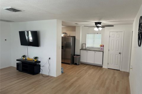 House in Bradenton, Florida 2 bedrooms, 106.56 sq.m. № 1917693 - photo 8