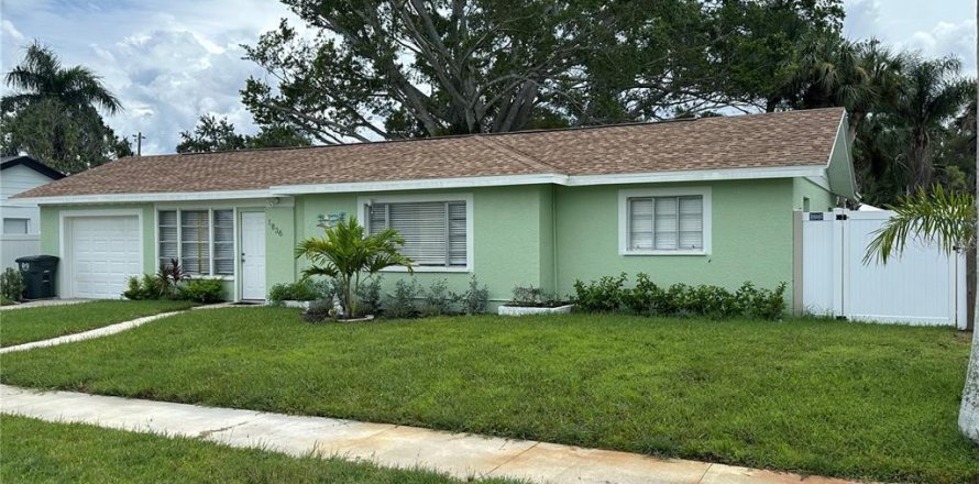 House in Bradenton, Florida 2 bedrooms, 106.56 sq.m. № 1917693