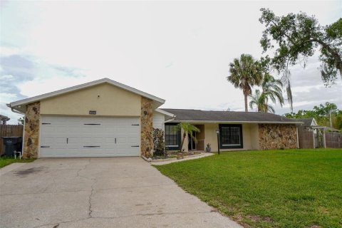 House in Tampa, Florida 4 bedrooms, 155.61 sq.m. № 2091871