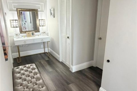 Купить кондоминиум в Помпано-Бич, Флорида 3 спальни, 129.13м2, № 2009870 - фото 8