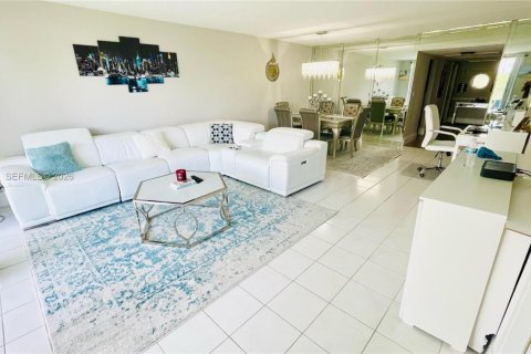 Купить кондоминиум в Помпано-Бич, Флорида 3 спальни, 129.13м2, № 2009870 - фото 21