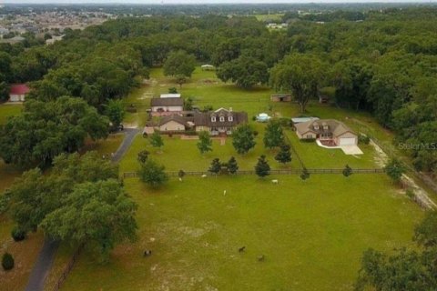 Villa ou maison à Summerfield, Floride 6 chambres, 353.03 m2 № 2113712