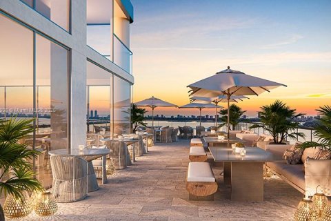 Condo in Miami, Florida, 4 bedrooms  № 1890467 - photo 13