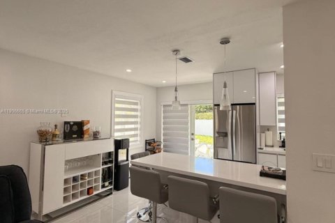 Снять в аренду виллу или дом в Хомстед, Флорида 3 спальни, 92.9м2, № 1963189 - фото 6