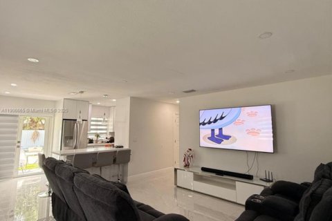 Снять в аренду виллу или дом в Хомстед, Флорида 3 спальни, 92.9м2, № 1963189 - фото 9