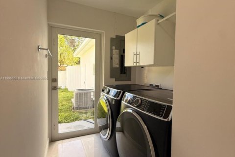 Снять в аренду виллу или дом в Хомстед, Флорида 3 спальни, 92.9м2, № 1963189 - фото 8