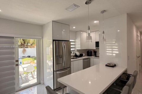 Снять в аренду виллу или дом в Хомстед, Флорида 3 спальни, 92.9м2, № 1963189 - фото 7