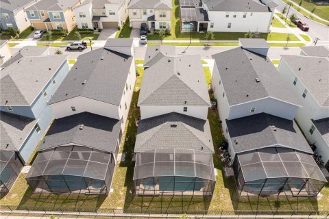 Casa en venta en Kissimmee, Florida, 6 dormitorios, 278.52 m2 № 1913371 - foto 3