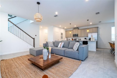 Casa en venta en Kissimmee, Florida, 6 dormitorios, 278.52 m2 № 1913371 - foto 28