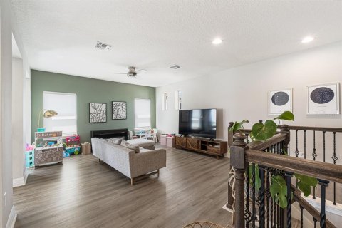 House in Orlando, Florida 5 bedrooms, 372.35 sq.m. № 2333980 - photo 25