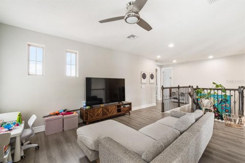 House in Orlando, Florida 5 bedrooms, 372.35 sq.m. № 2333980 - photo 27