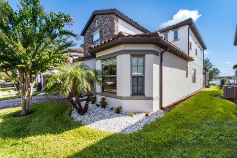 House in Orlando, Florida 5 bedrooms, 372.35 sq.m. № 2333980 - photo 2