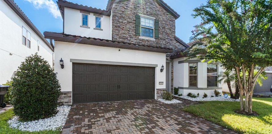 House in Orlando, Florida 5 bedrooms, 372.35 sq.m. № 2333980