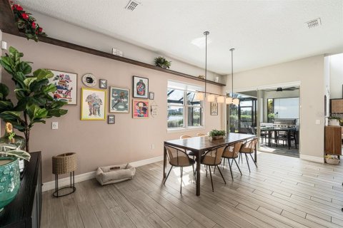 House in Orlando, Florida 5 bedrooms, 372.35 sq.m. № 2333980 - photo 17