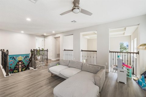 House in Orlando, Florida 5 bedrooms, 372.35 sq.m. № 2333980 - photo 28