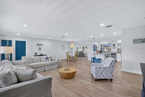 Villa ou maison à vendre à Bradenton, Floride: 3 chambres, 170.75 m2 № 2302720 - photo 8