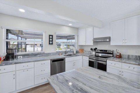 Villa ou maison à vendre à Bradenton, Floride: 3 chambres, 170.75 m2 № 2302720 - photo 14