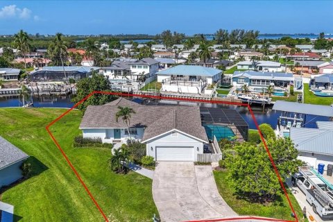 House in Bradenton, Florida 3 bedrooms, 170.75 sq.m. № 2302720