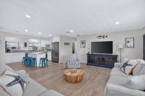 Villa ou maison à vendre à Bradenton, Floride: 3 chambres, 170.75 m2 № 2302720 - photo 6