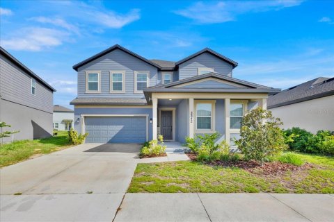 House in Davenport, Florida 5 bedrooms, 329.06 sq.m. № 2212111