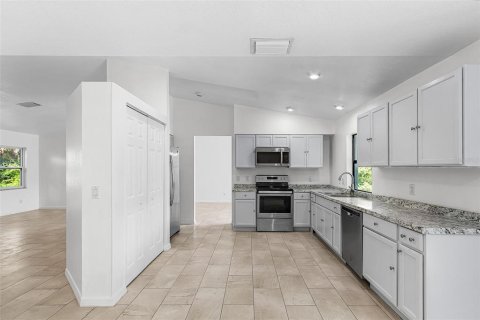 Villa ou maison à vendre à Port Charlotte, Floride: 3 chambres, 165.46 m2 № 1914367 - photo 7