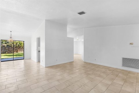 Villa ou maison à vendre à Port Charlotte, Floride: 3 chambres, 165.46 m2 № 1914367 - photo 4