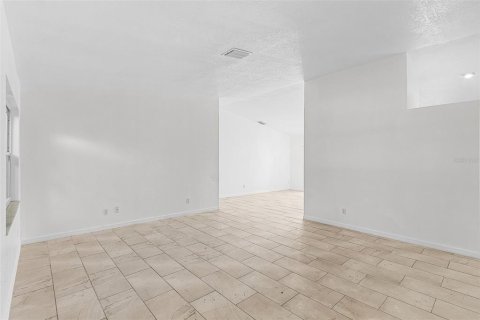 Villa ou maison à vendre à Port Charlotte, Floride: 3 chambres, 165.46 m2 № 1914367 - photo 3