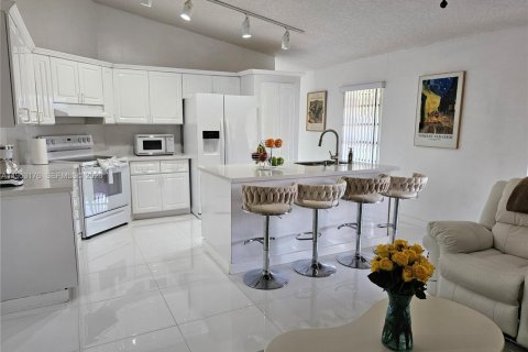 House in Miami, Florida 3 bedrooms, 147.44 sq.m. № 2007525 - photo 5